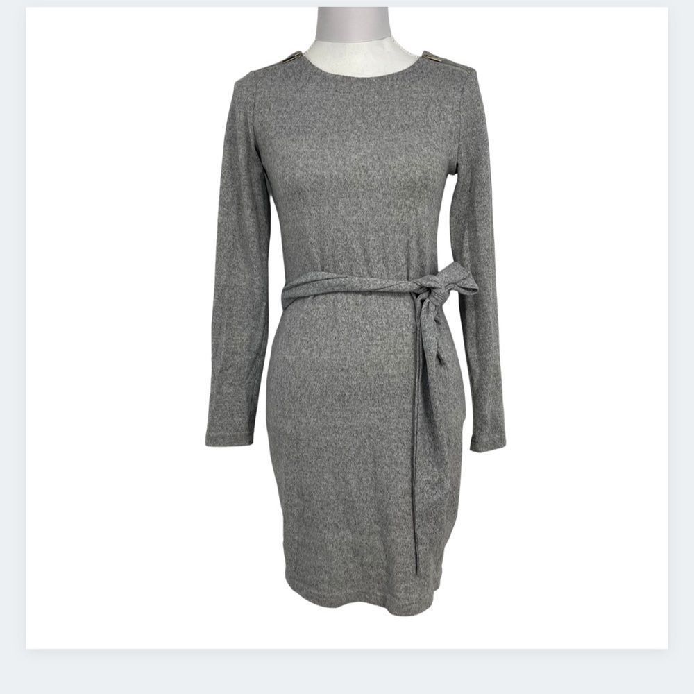 Dynamite Gray Zip-Shoulder Belted Sweater Dress – XS